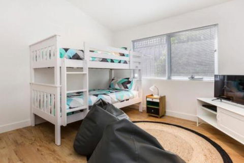 PALM COURT RETREAT MORNINGTON - Accommodation in Surfers Paradise 3