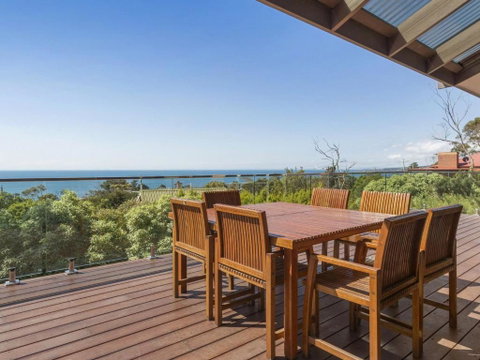 VIEWS At MCCRAE..... - Accommodation in Surfers Paradise 5