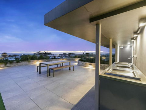 SEA TEMPLE MORNINGTON - Accommodation in Surfers Paradise 6