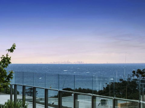 SEA TEMPLE MORNINGTON - Accommodation in Surfers Paradise 1