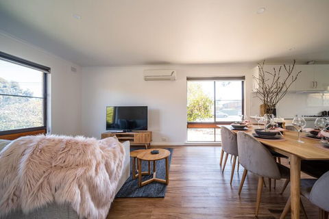 Harmony At Henley Beach Wifi Nespresso Netflix - Accommodation in Surfers Paradise 4