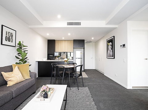CANBERRA CHIC Hosted By LAbode - Accommodation in Surfers Paradise 5