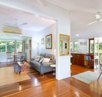 Edenvale Cottage in Beautiful Tropical - Accommodation in Surfers Paradise