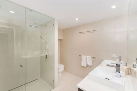 Luxury PoolSide Apartment In Beachfront - Accommodation in Surfers Paradise 7