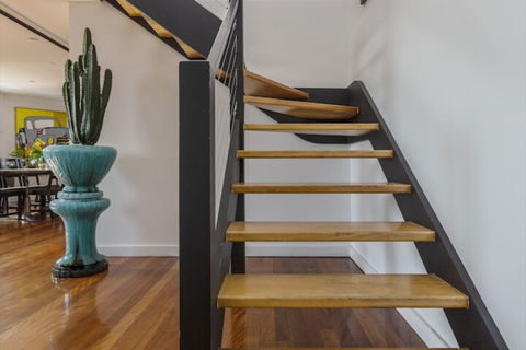 Fabulous Fitzroy Converted Warehouse - Accommodation in Surfers Paradise 4