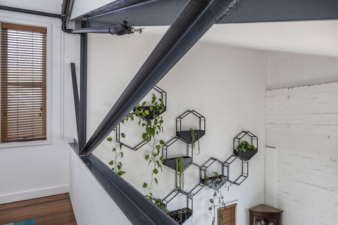 Fabulous Fitzroy Converted Warehouse - Accommodation in Surfers Paradise 2