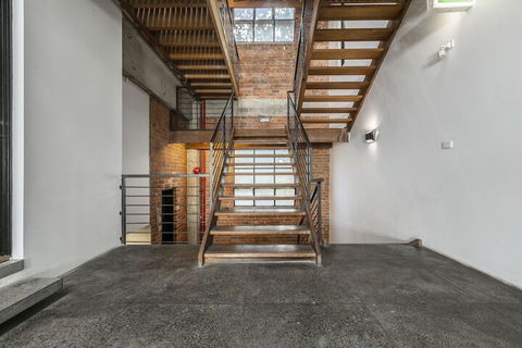 Fabulous Fitzroy Converted Warehouse - Accommodation in Surfers Paradise 3