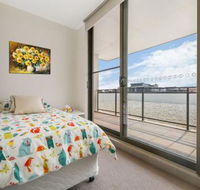 Cosy 3BR Penthouse close to Westfield Hornsby  Train Station - Accommodation in Surfers Paradise