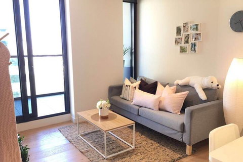 Deluxe And Brand New Lakeside Apartment - Accommodation in Surfers Paradise 5
