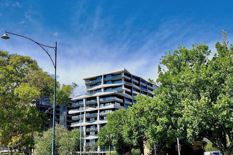Deluxe And Brand New Lakeside Apartment - Accommodation in Surfers Paradise 4
