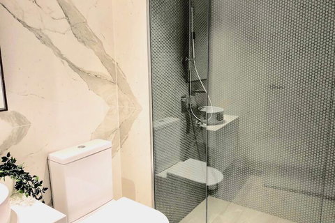 Deluxe And Brand New Lakeside Apartment - Accommodation in Surfers Paradise 7
