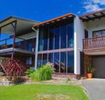 Barrels Beach House 28 Dulconghi Street - Accommodation in Surfers Paradise