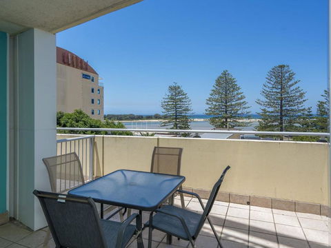 Waldorf Unit 409 The Entrance NSW - Accommodation in Surfers Paradise 1