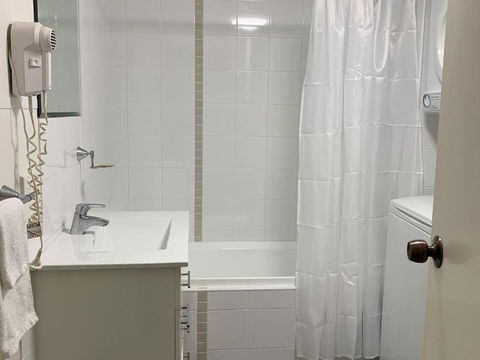 Waldorf Unit 409 The Entrance NSW - Accommodation in Surfers Paradise 4