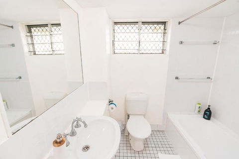 Inner City Value - Accommodation in Surfers Paradise 2