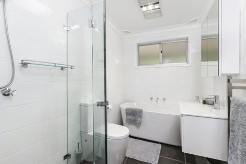 WINDARRI - Accommodation in Surfers Paradise 2