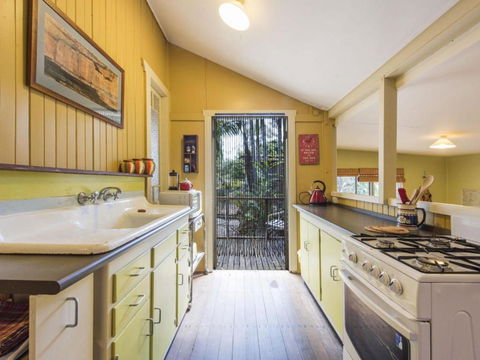 Little Beach House - Accommodation in Surfers Paradise 2