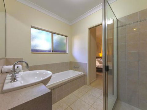 TROPSVILLA At PALM COVE - Accommodation in Surfers Paradise 3