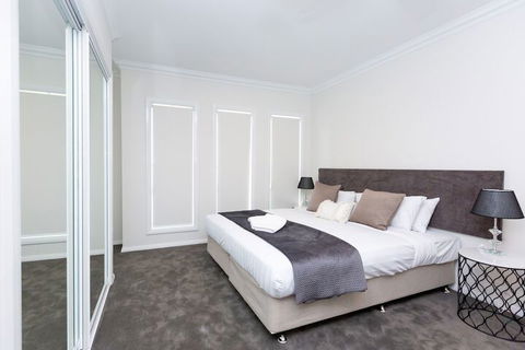 Wagga Apartments 3 - Accommodation in Surfers Paradise 4