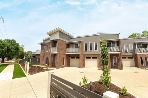 Wagga Apartments 3 - Accommodation in Surfers Paradise 0