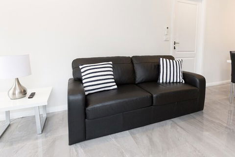 Wagga Apartments 3 - Accommodation in Surfers Paradise 1