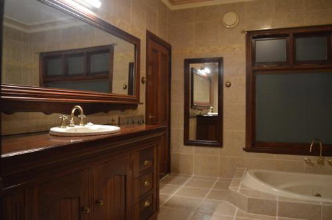 Gargoyle Lodge - Accommodation in Surfers Paradise 1