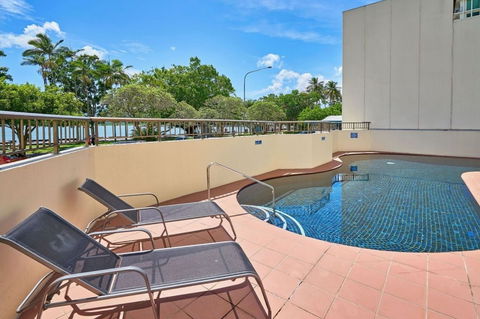 Cairns Ocean View Apartment In Aquarius - Accommodation in Surfers Paradise 1