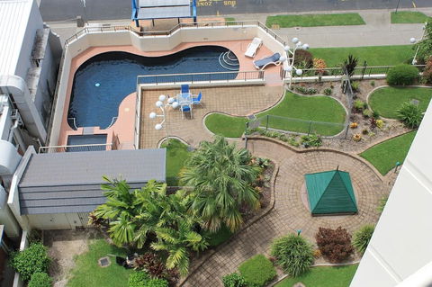 Cairns Ocean View Apartment In Aquarius - Accommodation in Surfers Paradise 4
