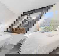 HomeHotel Stylish Apt next to Train  Westfield - Accommodation in Surfers Paradise