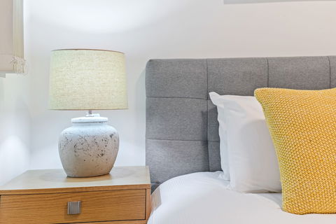 HomeHotel Stylish Apt Next To Train & Westfield - Accommodation in Surfers Paradise 6
