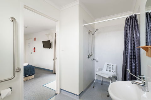 Tin Can Bay's Sleepy Lagoon Motel - Accommodation in Surfers Paradise 2