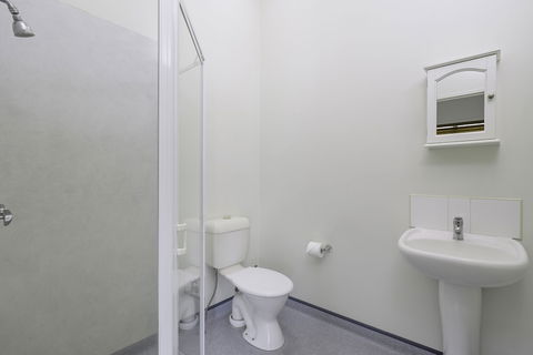 Tin Can Bay's Sleepy Lagoon Motel - Accommodation in Surfers Paradise 5