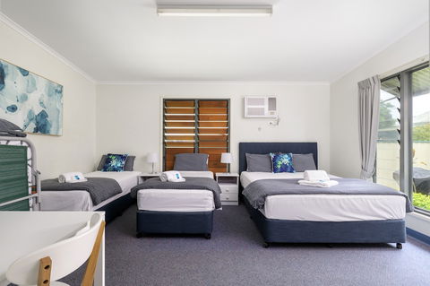 Tin Can Bay's Sleepy Lagoon Motel - Accommodation in Surfers Paradise 3