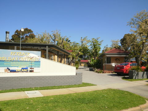 Kickback Cottages - Accommodation in Surfers Paradise 0