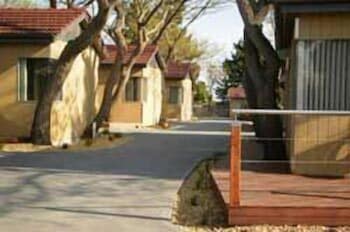 Kickback Cottages - Accommodation in Surfers Paradise 1