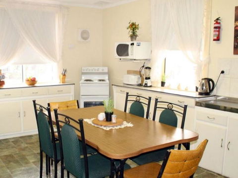 Squatters Cottage - Accommodation in Surfers Paradise 6