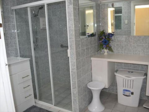 Squatters Cottage - Accommodation in Surfers Paradise 5