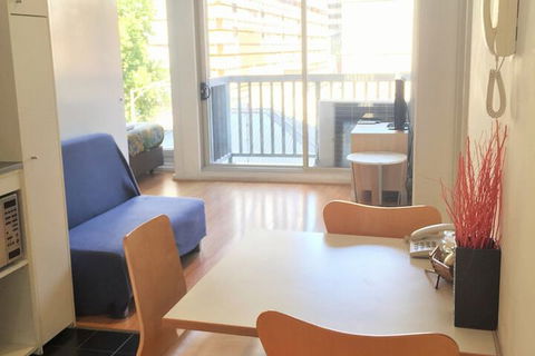 Ozstays Katz Apartments - Accommodation in Surfers Paradise 3