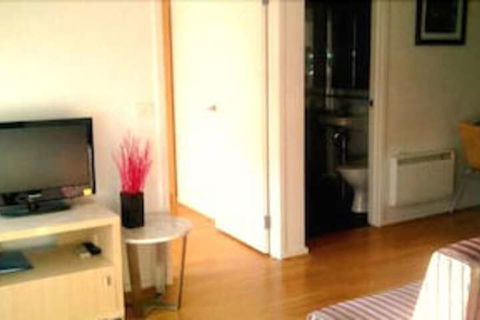 Ozstays Katz Apartments - Accommodation in Surfers Paradise 4