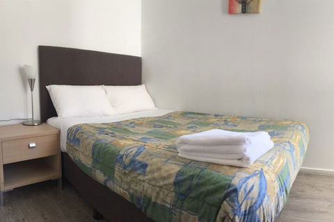 Ozstays Katz Apartments - Accommodation in Surfers Paradise 6