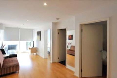 Ozstays Katz Apartments - Accommodation in Surfers Paradise 2