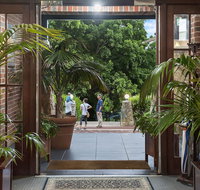 Caves House Hotel and Apartments - Accommodation in Surfers Paradise