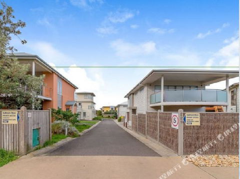 Fabulous Townhouse At The Famous Smiths Beach - Accommodation in Surfers Paradise 4