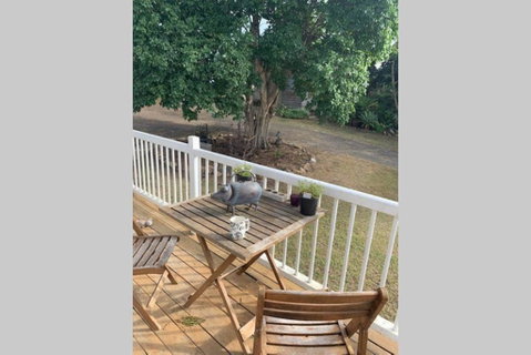 Stunning Queenslander - Accommodation in Surfers Paradise 3