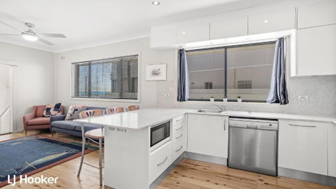 Yacaaba Beautiful Waterfront Location - Accommodation in Surfers Paradise 6