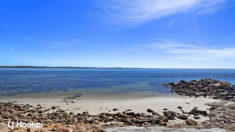 Yacaaba Beautiful Waterfront Location - Accommodation in Surfers Paradise 3