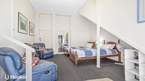 Yacaaba Beautiful Waterfront Location - Accommodation in Surfers Paradise 4