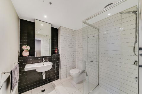 A Modern 2BR CBD Apt City Views FREE Parking - Accommodation in Surfers Paradise 1