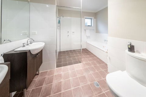 RUST - Accommodation in Surfers Paradise 5