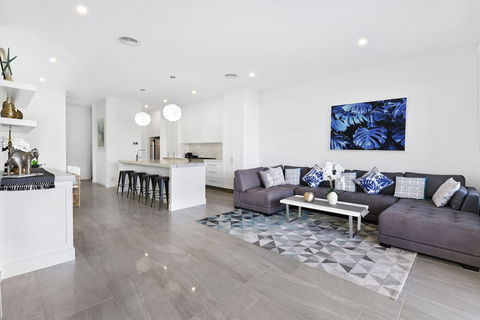 GC Private Homes - Waterfront Villas - Accommodation in Surfers Paradise 5